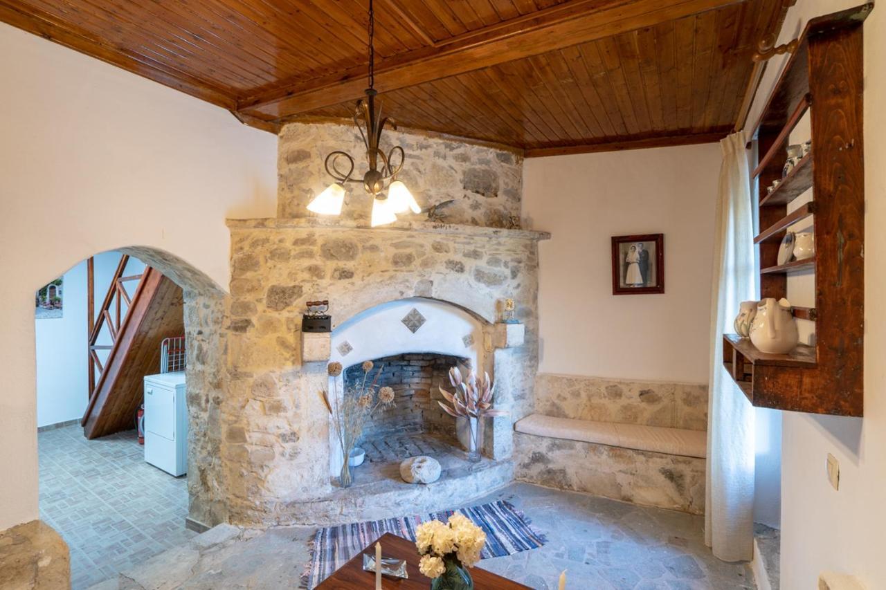 Villa Tzaniana Apomarma Buitenkant foto