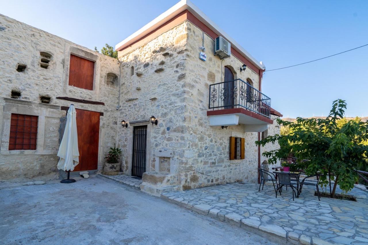 Villa Tzaniana Apomarma Buitenkant foto